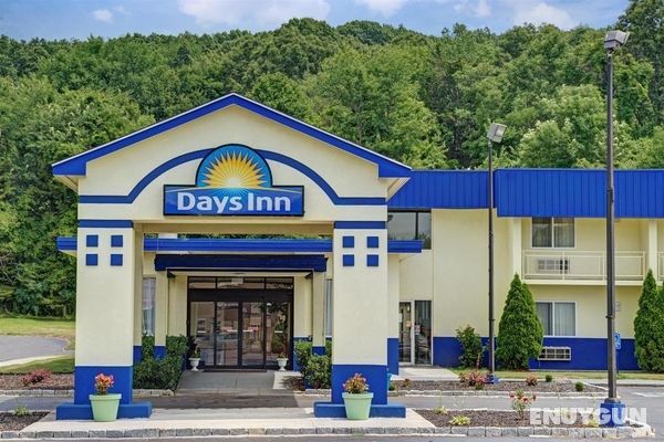 Days Inn by Wyndham Southington Genel