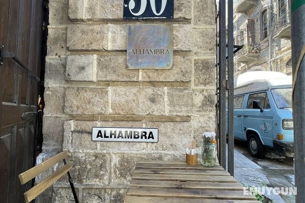 DeBlox living - Alhambra Apartments Dış Mekan