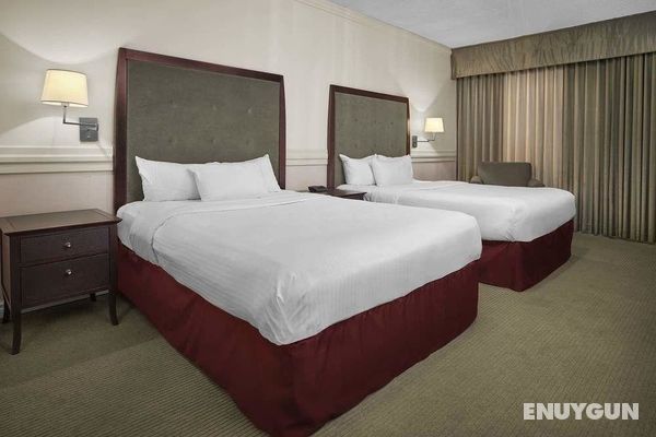 Delta Hotels Edmonton Centre Suites Genel