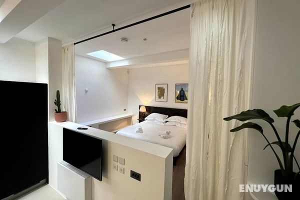 Design led 1 Bedroom Flat in Buzzing Queens Park Öne Çıkan Resim