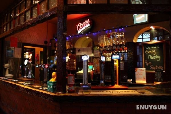 Dickens Bar and Inn Genel
