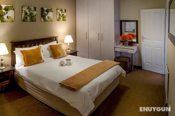 Double Bed and Sleeper Couch, Luxury Room, Business Travel, Near Port Elizabeth Öne Çıkan Resim
