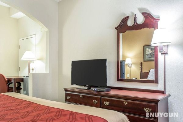 Econo Lodge Inn & Suites Marietta Genel