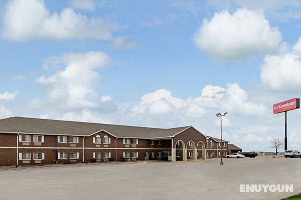 Econo Lodge Inn & Suites West Genel