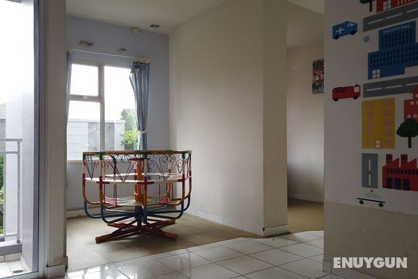 Elegant 3BR + 1 Apartment with Private Lift & 80 mbps internet at The Lavande Residence Genel