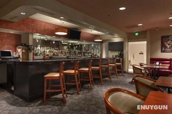 Embassy Suites by Hilton Richmond Bar