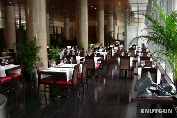 Embassy Suites Hotel Montreal Yeme / İçme