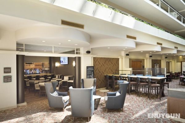 Embassy Suites Secaucus Meadowlands Bar