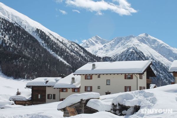Enchanting Holiday Home in Livigno Near Ski Area Öne Çıkan Resim