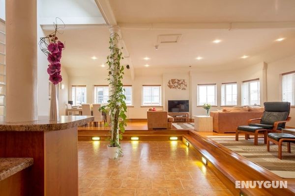 Exclusive Stunning Spacious Penthouse In The City Oda