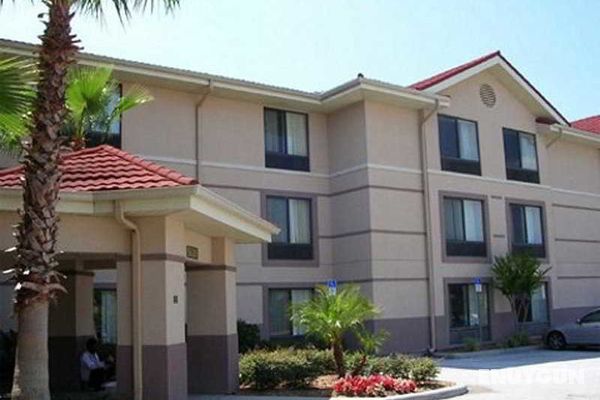 Extended Stay Deluxe Universal Genel