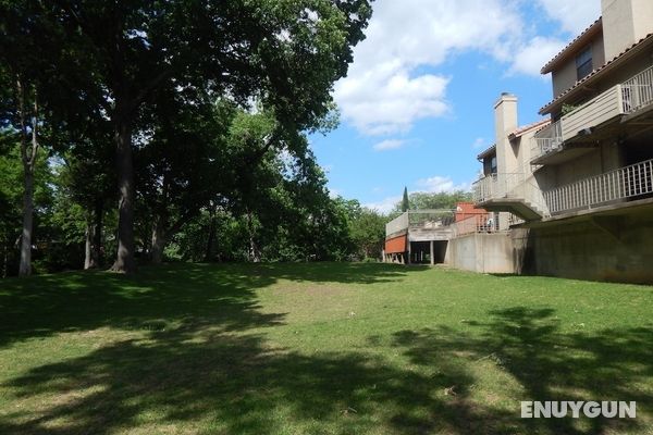 Fabulous Pristine Park Side Townhome Öne Çıkan Resim