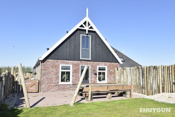 Family Home in Rural Location near Coast of Noord-holland Province Öne Çıkan Resim