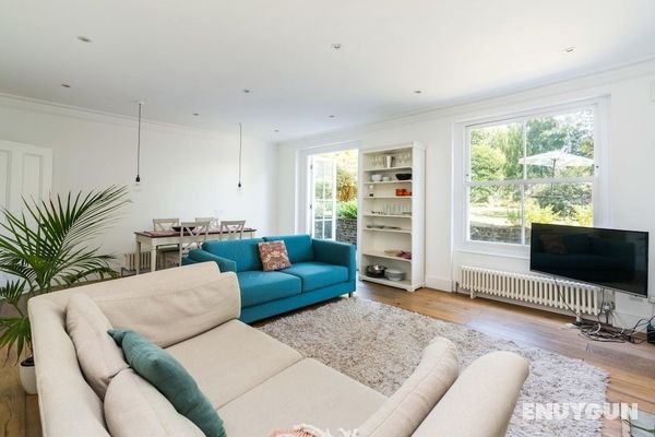 Fantastic 3 Bedroom Flat West Hampstead Öne Çıkan Resim