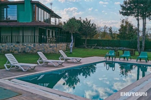 Fascinating Villa With Private Pool in the Heart of Nature in Sapanca Öne Çıkan Resim
