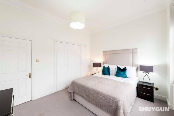 Fresh and Smart Two-bedroom Apartment in Kensington London Oda