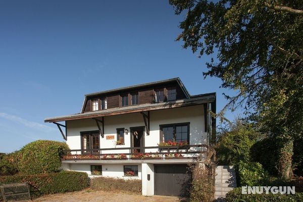 Friendly and Rustic Family Home With Fireplace and Panoramic Views Öne Çıkan Resim