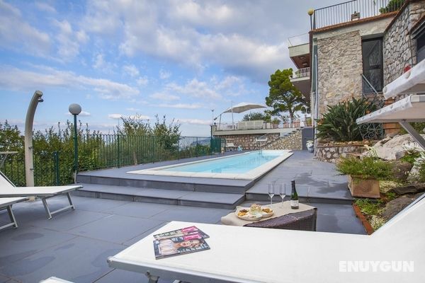 Villa Giada With Swimming Pool Garden Sea View and Parking Oda