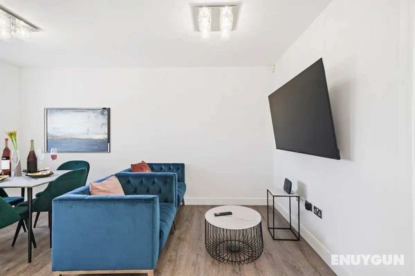 Gorgeous 3 Bedroom Duplex Apartment in West London Oda Düzeni