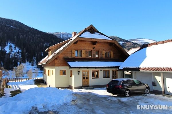 Gorgeous Holiday Home Near Ski Area in Bad Kleinkirchheim Öne Çıkan Resim