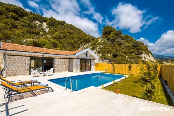 Great Villa With Private Pool and Jacuzzi in Kas Öne Çıkan Resim