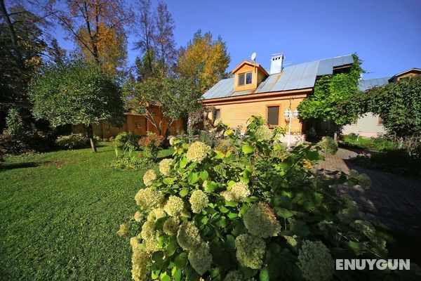 Guesthouse on Kyzyl-armeyskaya Öne Çıkan Resim