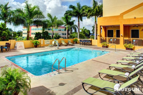 Hampton Inn & Suites Miami Airport South Blue Havuz