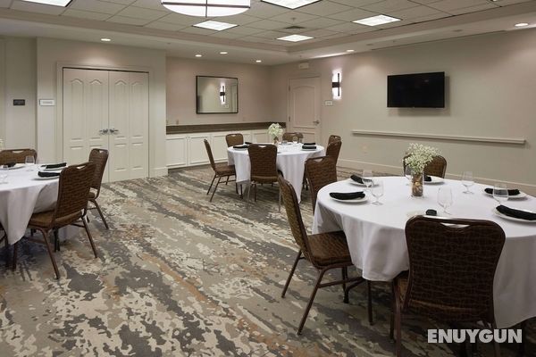 Hilton Garden Inn Evansville Genel