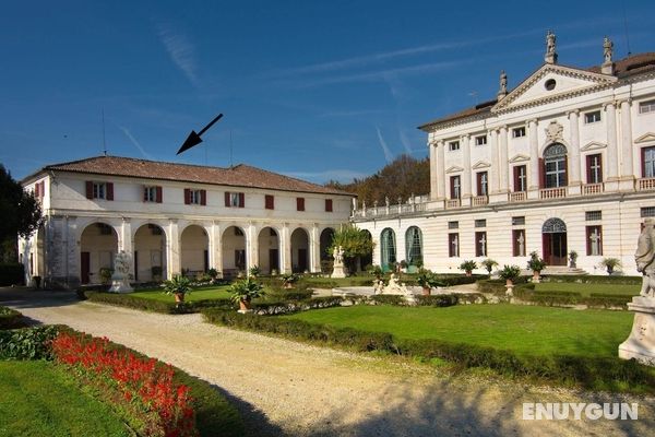 Historic Venetian Style Castle in Piombino Dese With Pool Öne Çıkan Resim