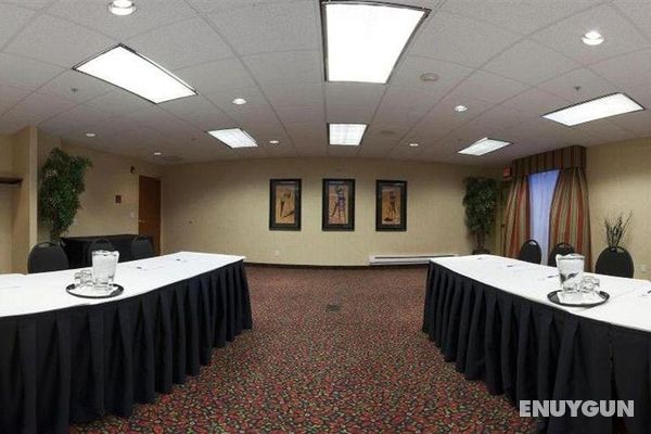 Holiday Inn Express and Suites Airdrie-Calgary Nor Genel