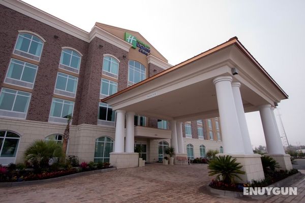 Holiday Inn Express and Suites Charleston Arpt Con Genel