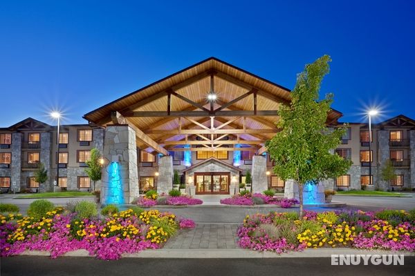 Holiday Inn Express and Suites Cheney Genel