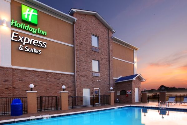 Holiday Inn Express and Suites Clarksville Genel