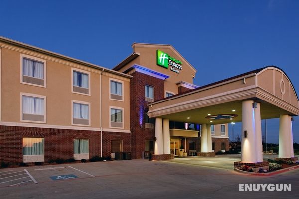 Holiday Inn Express and Suites Cleburne Genel