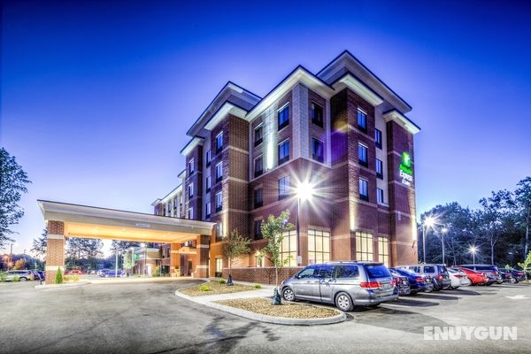 Holiday Inn Express and Suites Cleveland West West Genel
