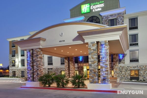 Holiday Inn Express and Suites Dallas South Desoto Genel