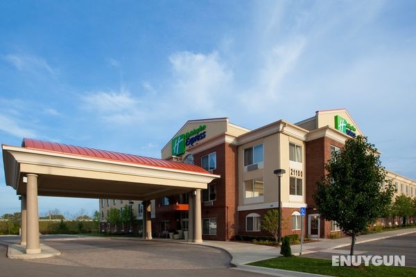 Holiday Inn Express and Suites Detroit Farmington Genel