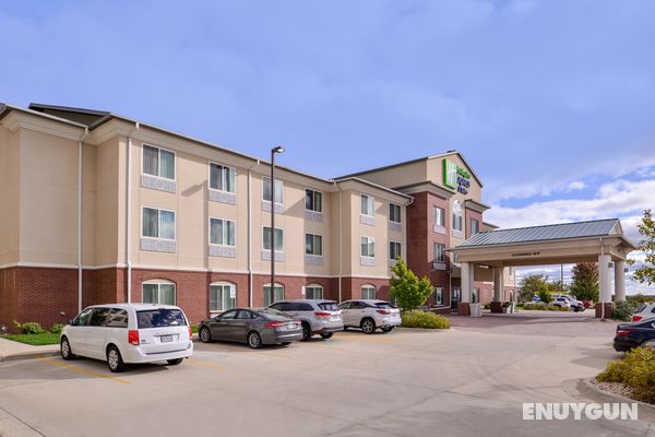 Holiday Inn Express and Suites Emporia Northwest Genel