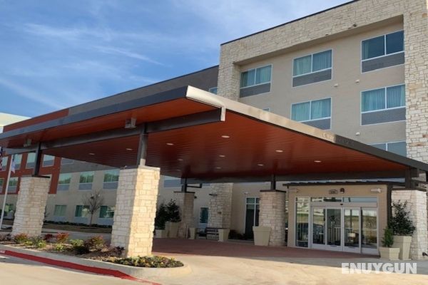 HOLIDAY INN EXPRESS AND SUITES FARMERS BRANCH Genel