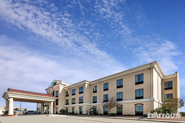 Holiday Inn Express and Suites Floresville Genel