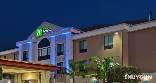 Holiday Inn Express and Suites Houston East Genel