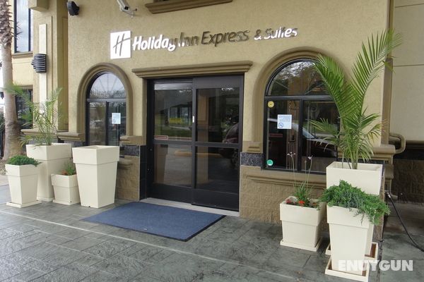 Holiday Inn Express and Suites Houston North Inter Genel
