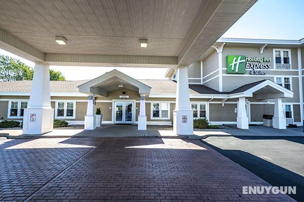 Holiday Inn Express and Suites Iron Mountain Genel