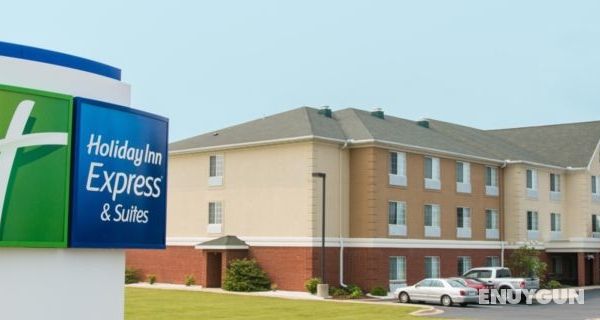 Holiday Inn Express and Suites Jackson Genel