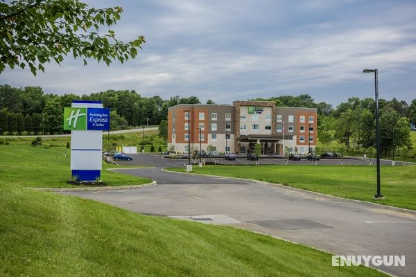 Holiday Inn Express and Suites Jamestown Genel