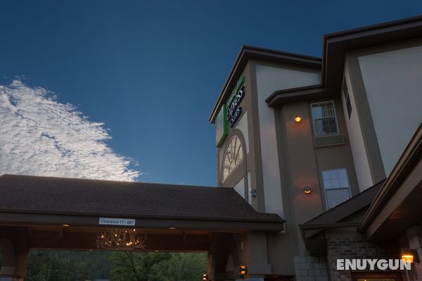 Holiday Inn Express and Suites Keystone Genel