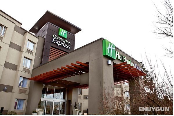 Holiday Inn Express and Suites Langley Genel