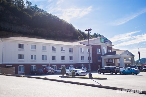 Holiday Inn Express and Suites Logan Genel