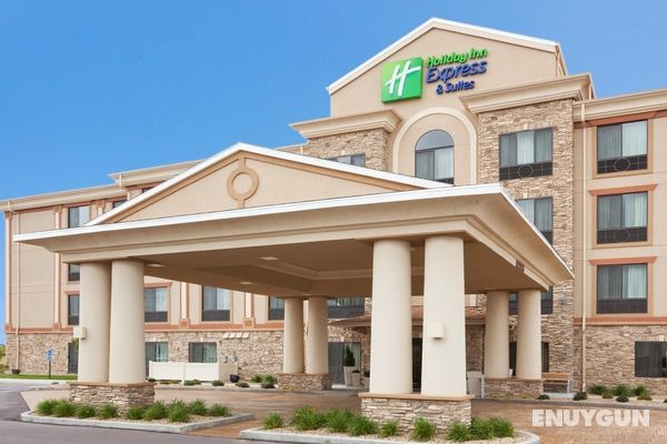 Holiday Inn Express and Suites Mitchell Genel