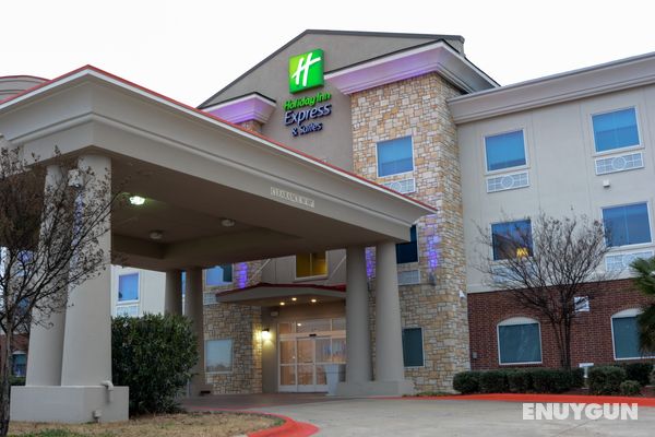 Holiday Inn Express and Suites New Boston Genel